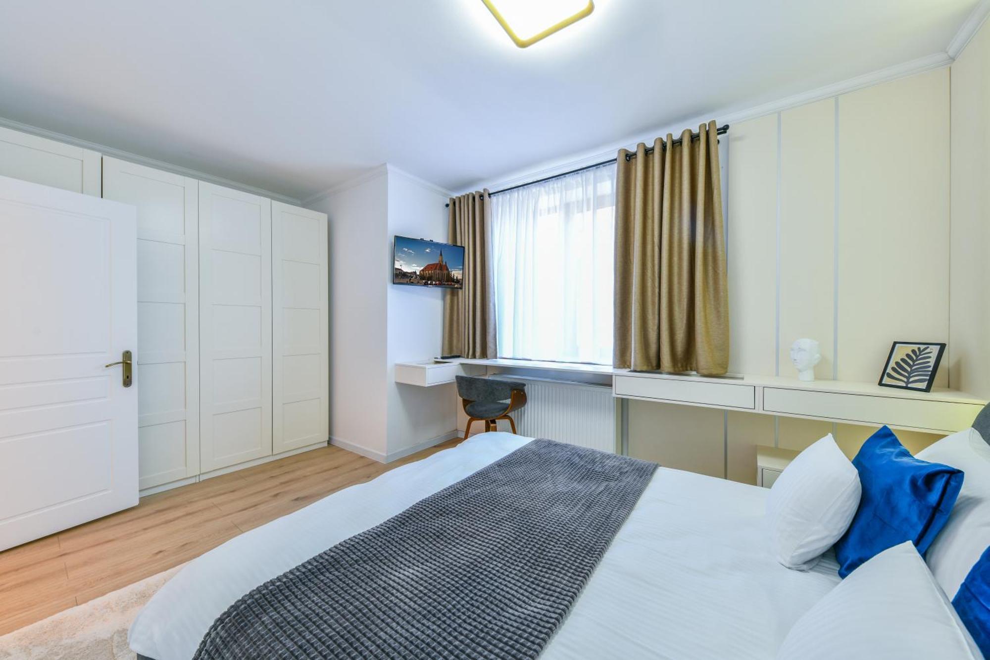 Center 2 Bedroom Escape Apartament